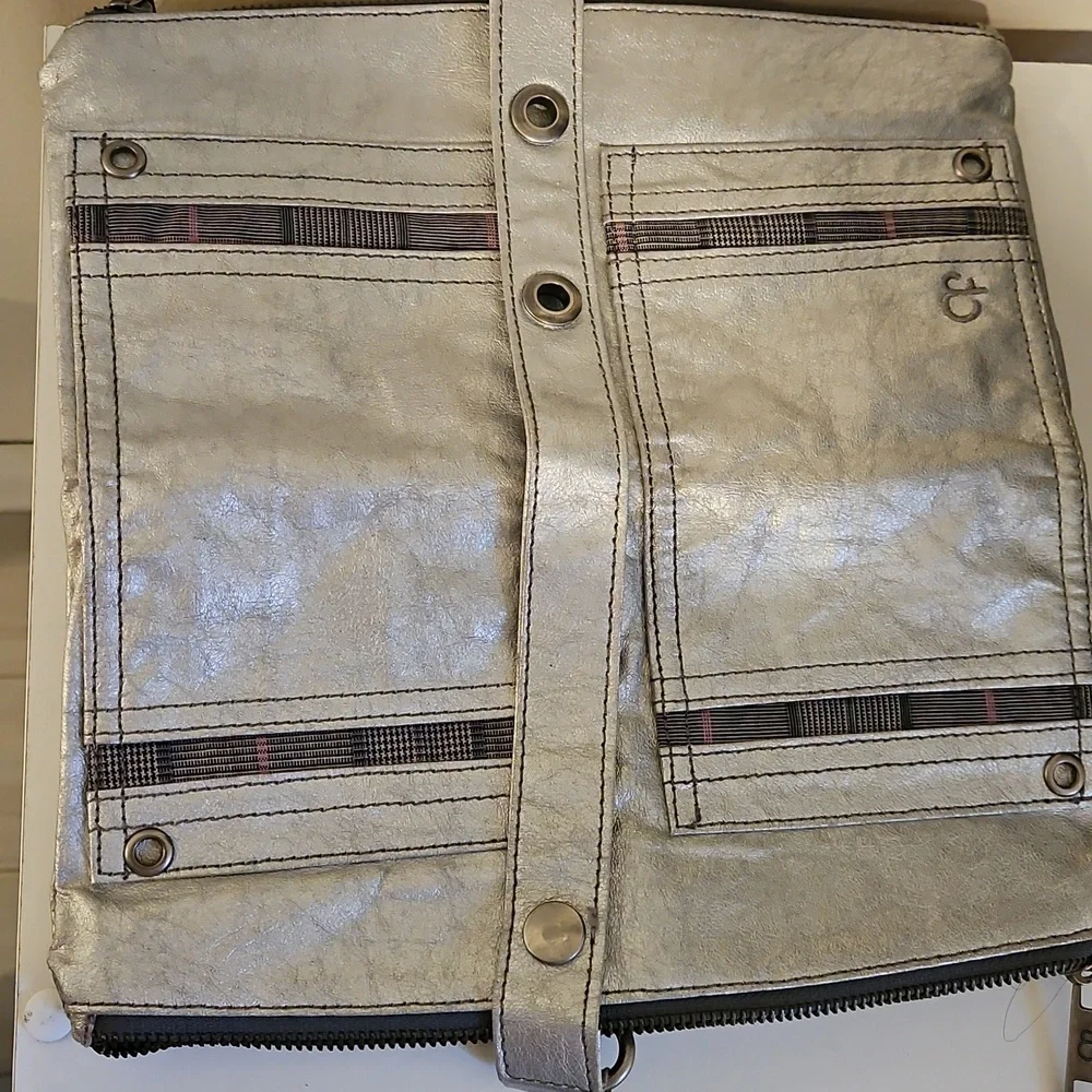 MATT & NAT Silver BAG VEGAN LEATHER CLUTCH RECTANGLE - Picture 5 of 5